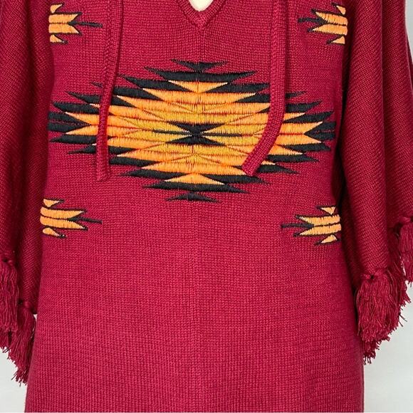 Tasi Malibu Maroon Aztec Embroidered Fringe Poncho NWT Boho Western - Picture 10 of 12